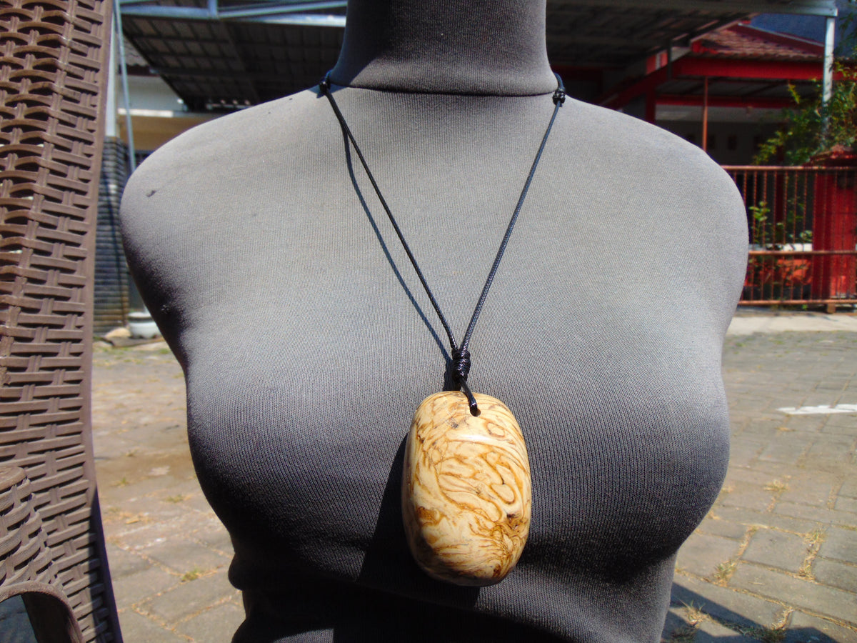 66 gr Genuine Natural Indonesian Aromatic Perfumed Yellow Amber Big Pendant 26CPX27