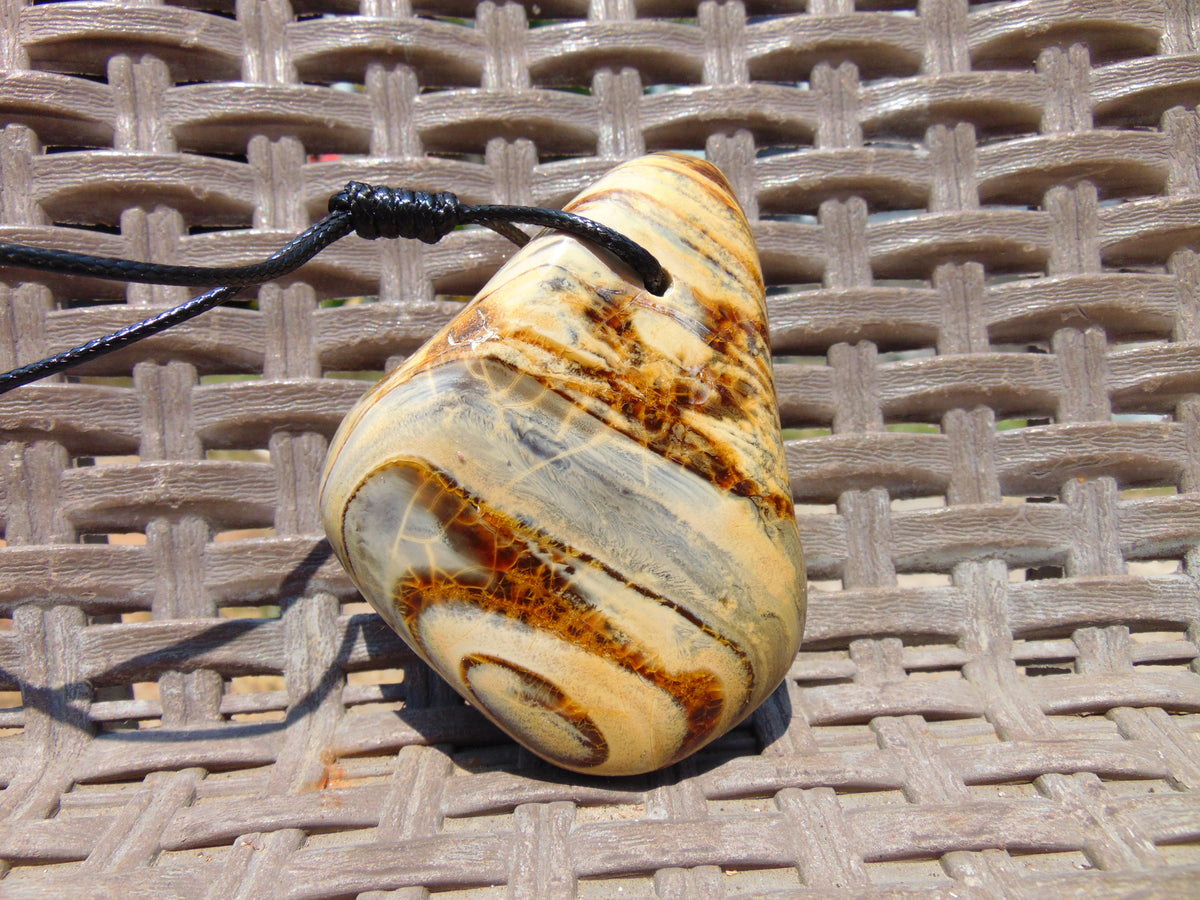 73 gr Genuine Natural Indonesian Aromatic Perfumed Yellow Amber Big Pendant 26CPX54