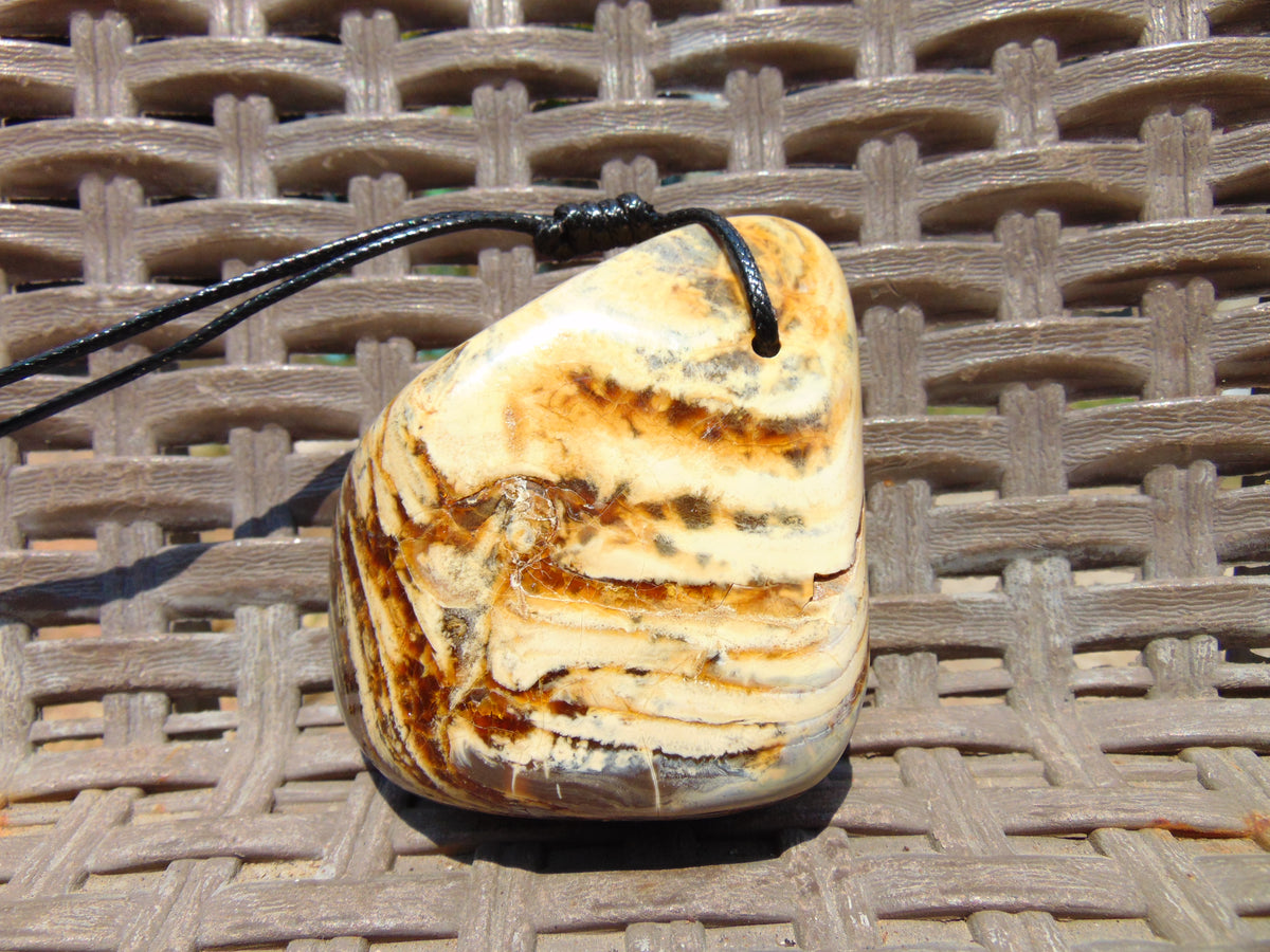 73 gr Genuine Natural Indonesian Aromatic Perfumed Yellow Amber Big Pendant 26CPX54