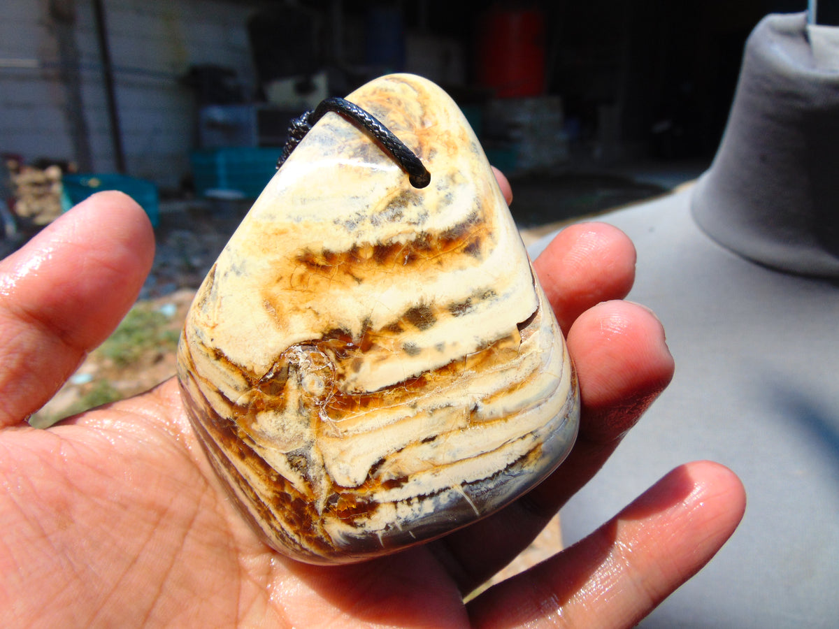 73 gr Genuine Natural Indonesian Aromatic Perfumed Yellow Amber Big Pendant 26CPX54