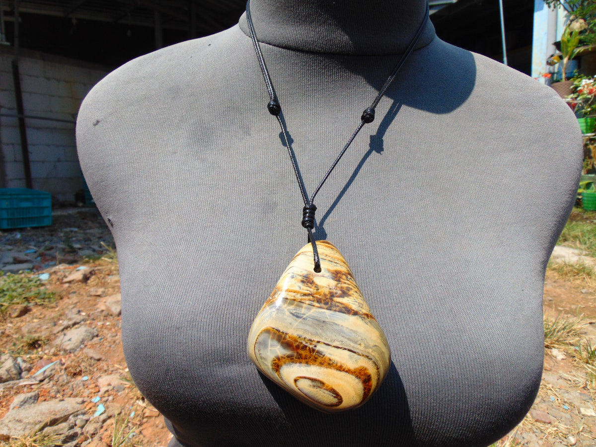 73 gr Genuine Natural Indonesian Aromatic Perfumed Yellow Amber Big Pendant 26CPX54