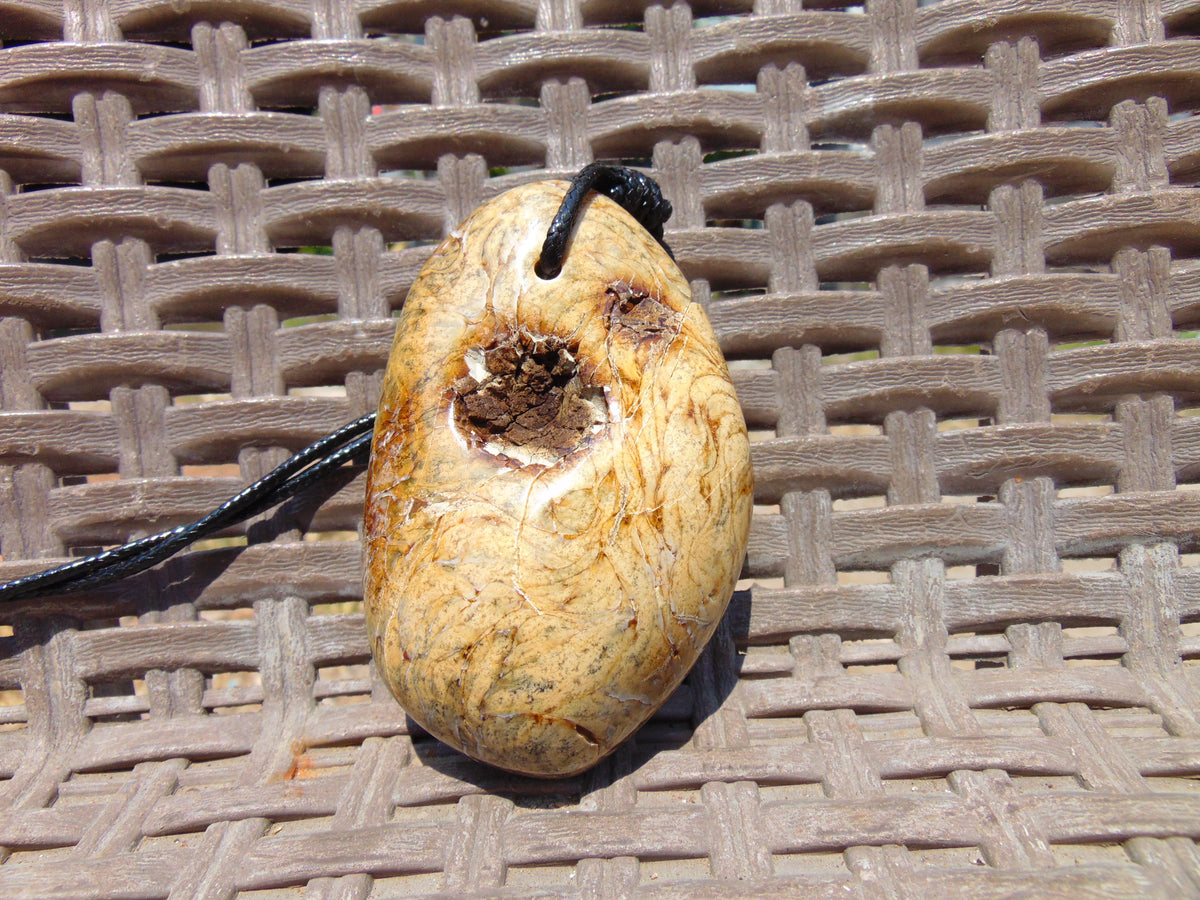 68 gr Genuine Natural Indonesian Aromatic Perfumed Yellow Amber Big Pendant 26CPX36