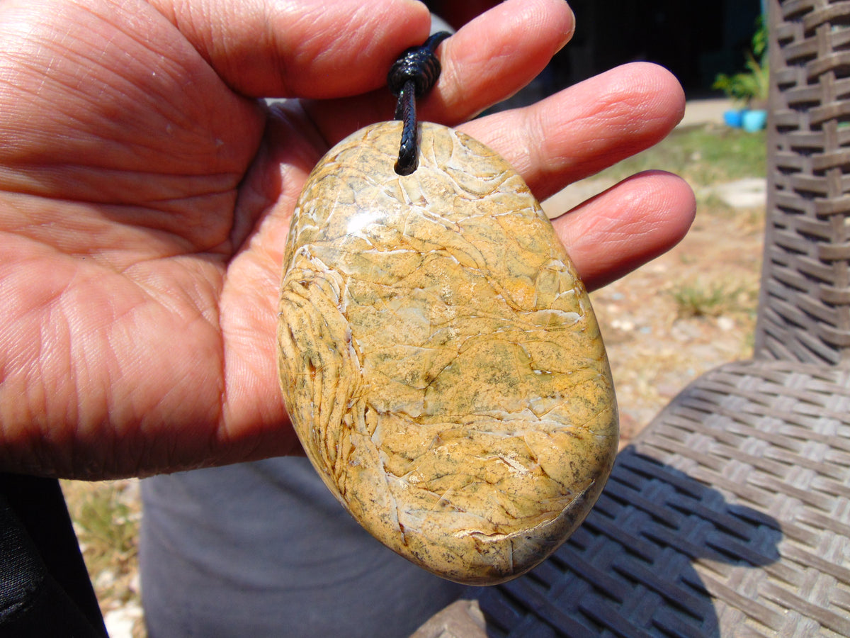 68 gr Genuine Natural Indonesian Aromatic Perfumed Yellow Amber Big Pendant 26CPX36