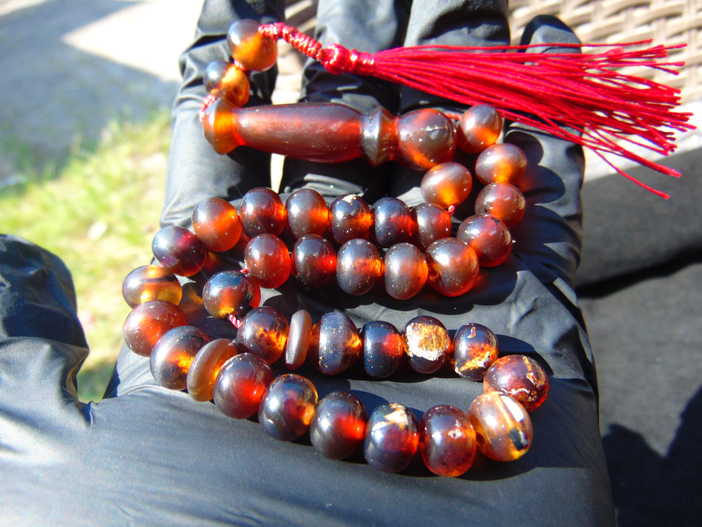 19 gr Hand Tasbih 33+2 Beads 8 mm Indonesian Bluish Red Amber for Healing 26TBS34