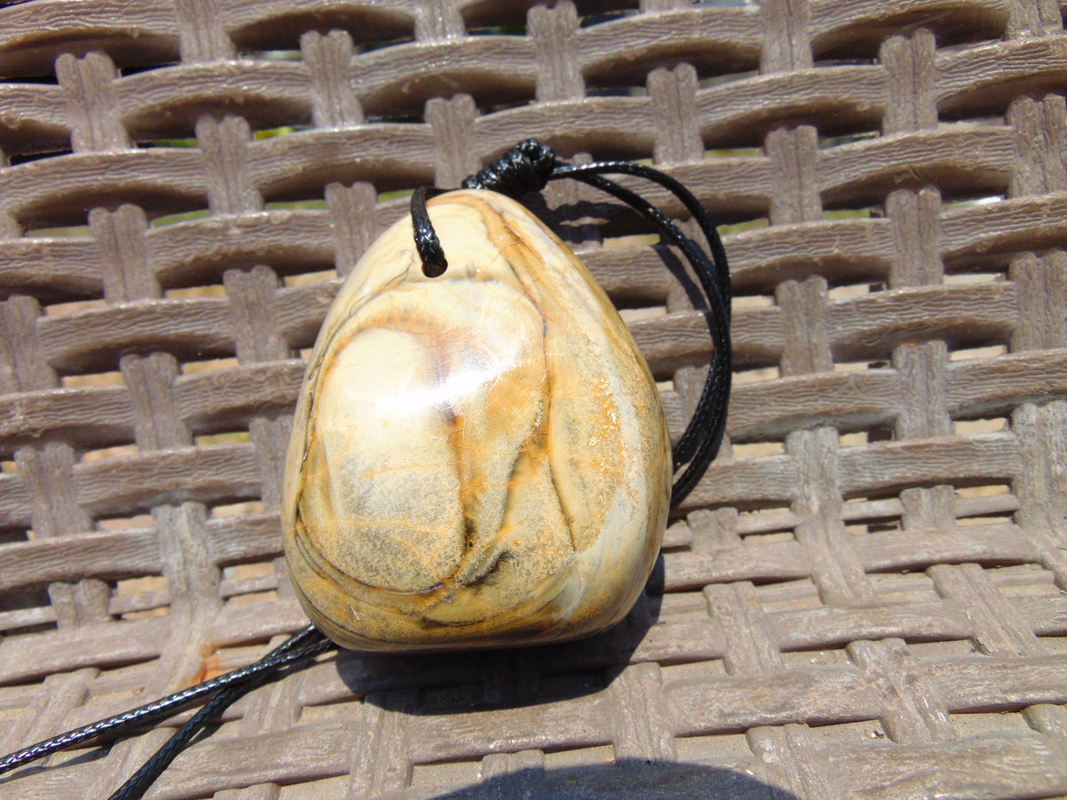 61 gr Genuine Natural Indonesian Aromatic Perfumed Yellow Amber Big Pendant 26CPX69