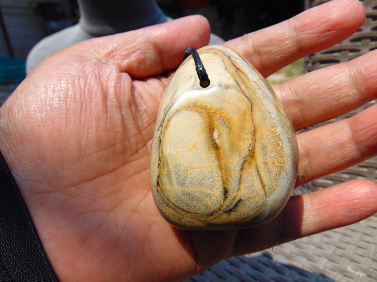 61 gr Genuine Natural Indonesian Aromatic Perfumed Yellow Amber Big Pendant 26CPX69