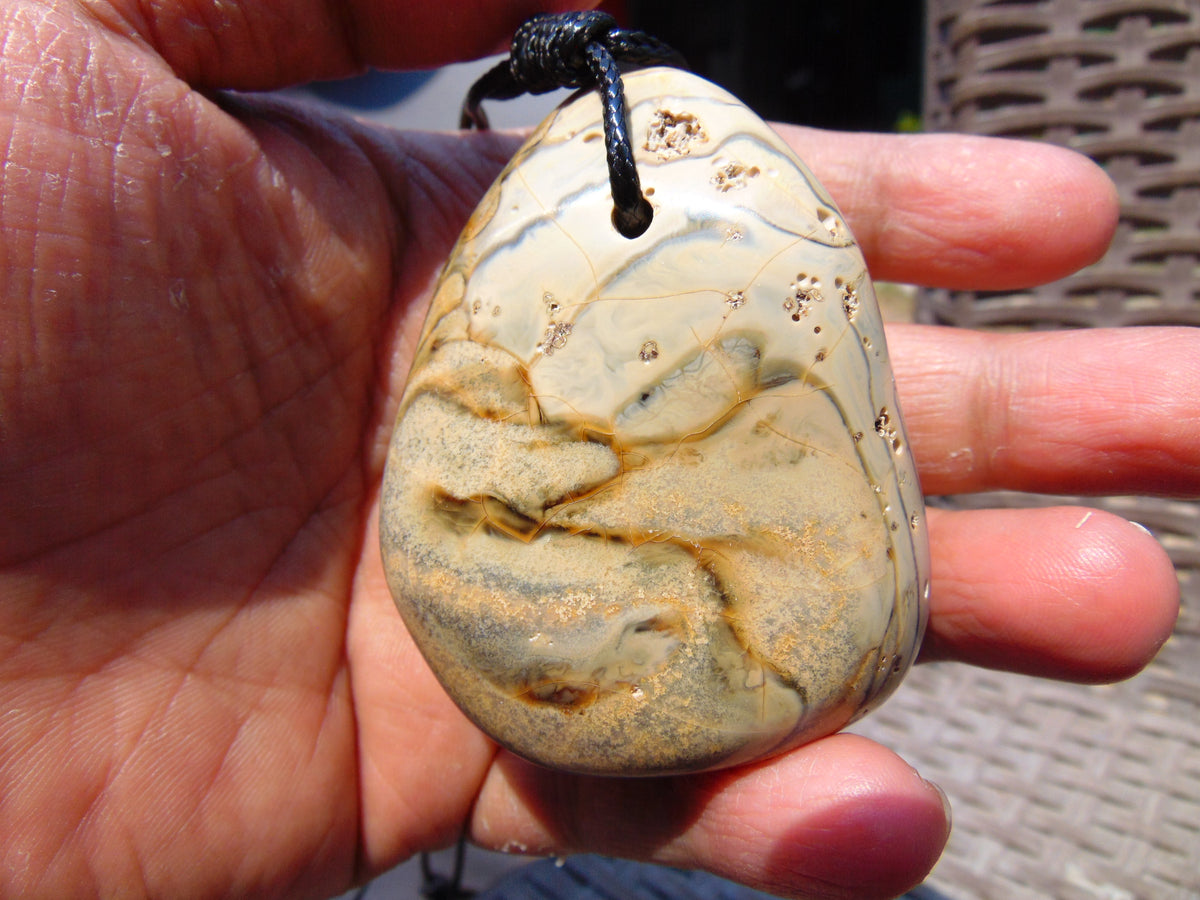 61 gr Genuine Natural Indonesian Aromatic Perfumed Yellow Amber Big Pendant 26CPX69