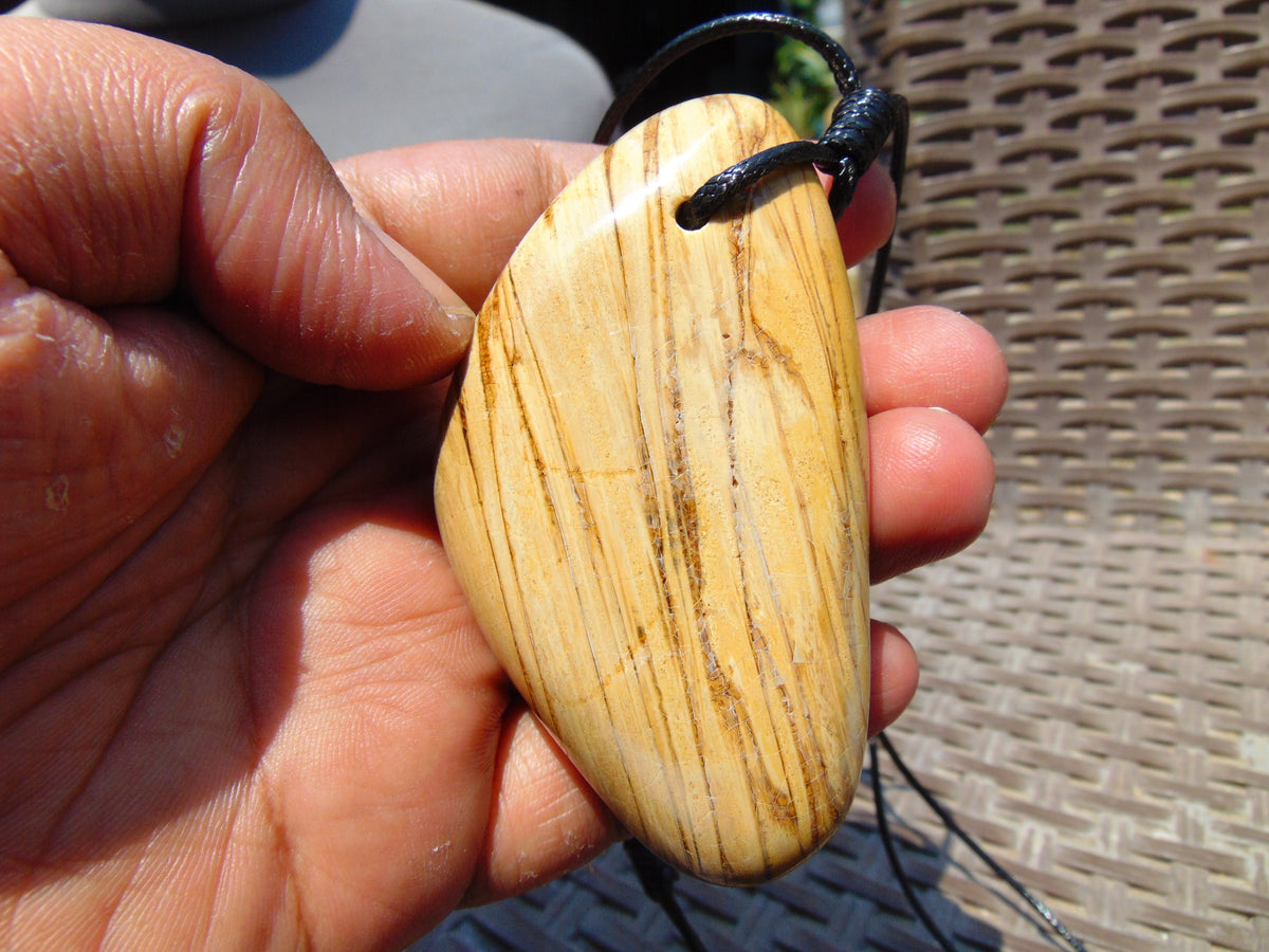 49 gr Genuine Natural Indonesian Aromatic Perfumed Yellow Amber Big Pendant 26CPX70
