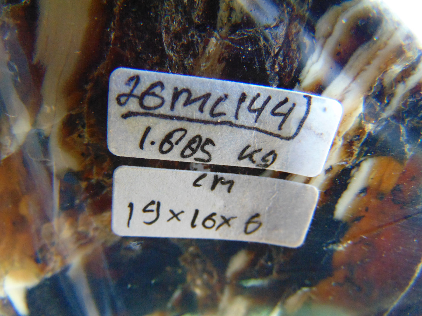 1885 gr Full Polished Indonesian Green Amber for Healing 26ML144