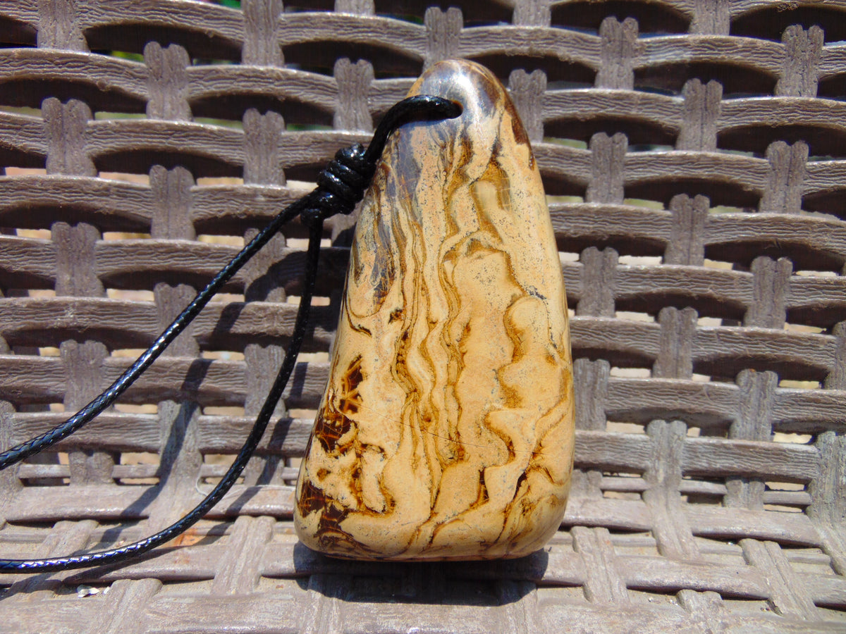 63 gr Genuine Natural Indonesian Aromatic Perfumed Yellow Amber Big Pendant 26CPX63