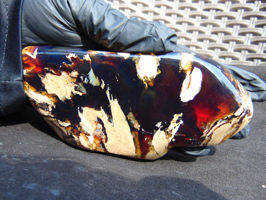 117 gram Slab polish Indonesian Sumatra White Blue Amber for Healing 25Y127