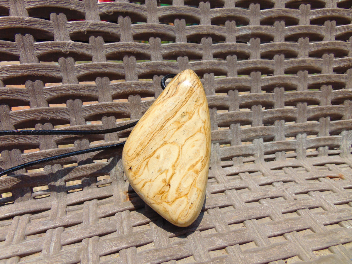 65 gr Genuine Natural Indonesian Yellow Cream Amber Big Pendant 26CPX177