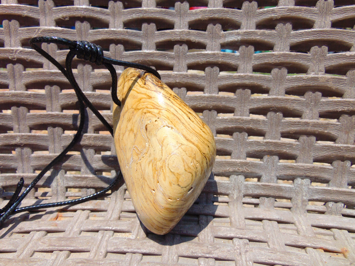 65 gr Genuine Natural Indonesian Yellow Cream Amber Big Pendant 26CPX177