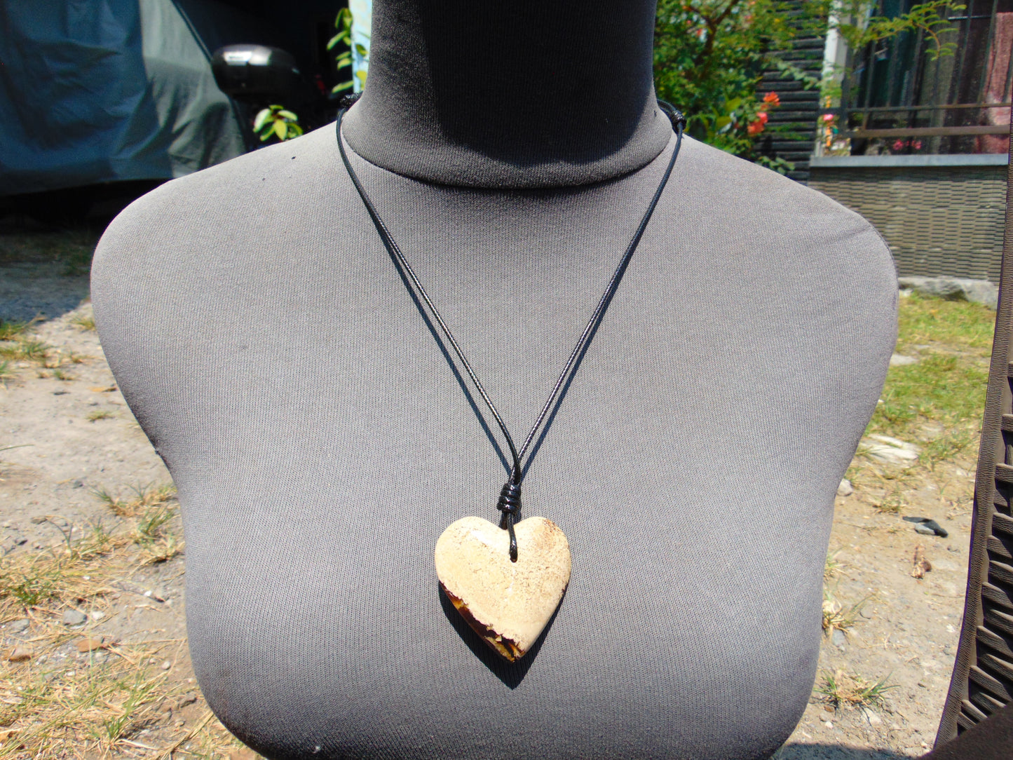 14 gr Heart Pendant Indonesian White Amber for Healing AR32