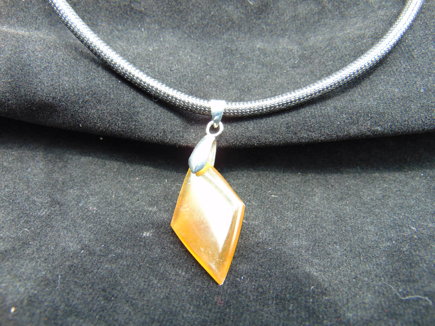 6 gr Teardrop Pendant Indonesian Yellow Amber for Healing