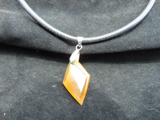 6 gr Teardrop Pendant Indonesian Yellow Amber for Healing