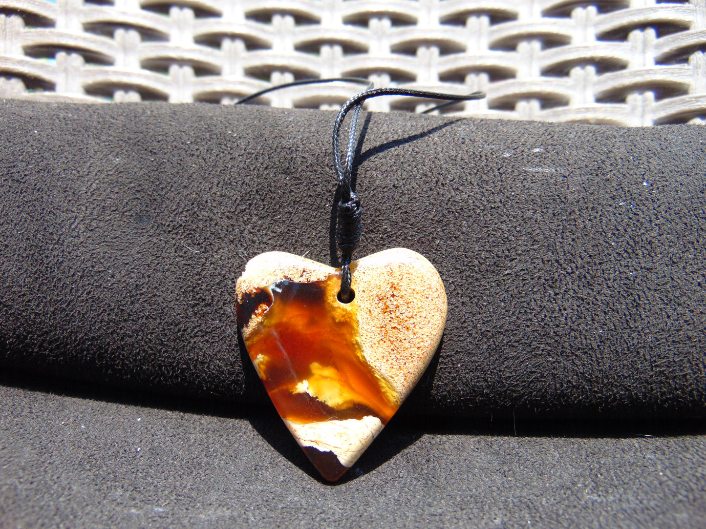 8 gr Heart Pendant Indonesian white Amber for Healing PB175