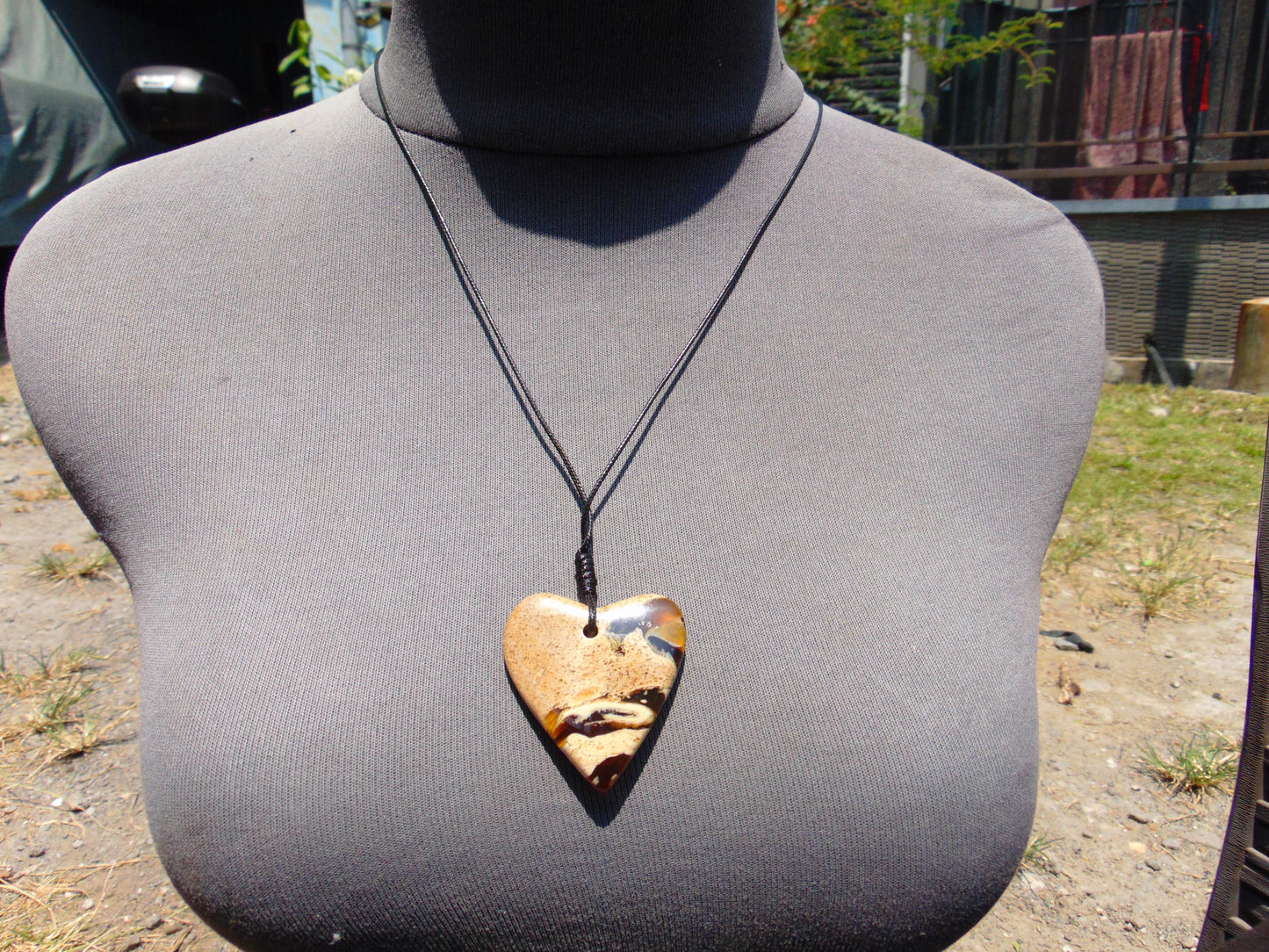 8 gr Heart Pendant Indonesian white Amber for Healing PB175