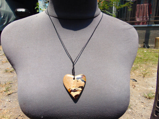 8 gr Heart Pendant Indonesian white Amber for Healing PB175