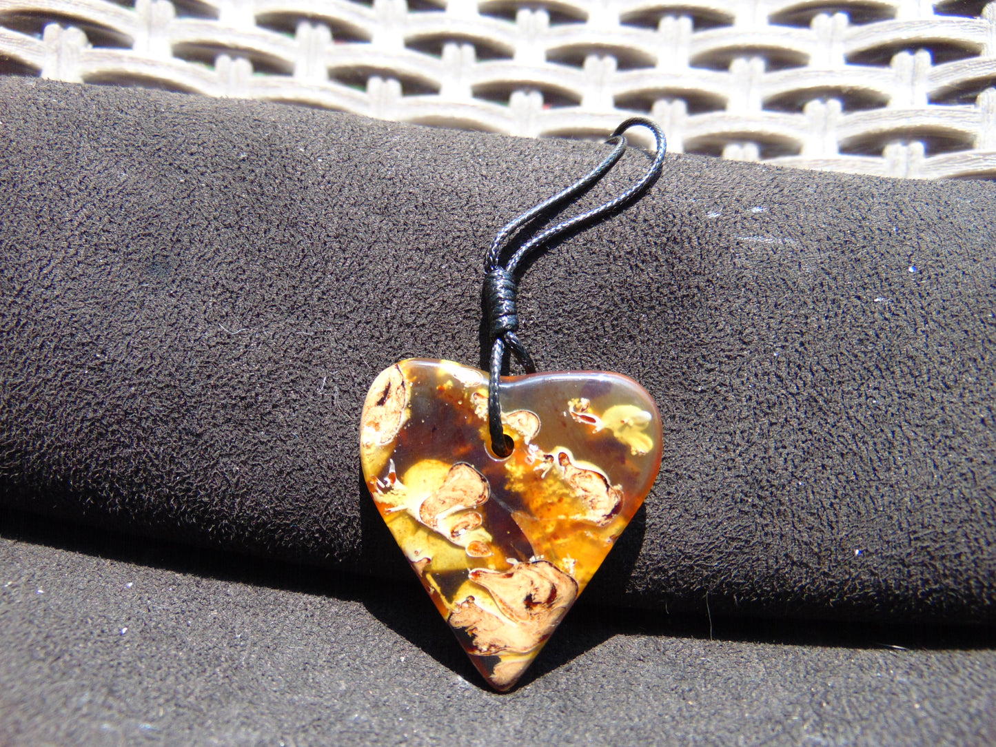 7 gr Heart Pendant Indonesian white Amber for Healing PB177