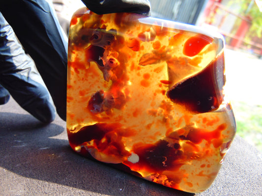 67 gram Slab  polished Indonesian Sumatra Yellow Blue Amber for Healing 25Y112