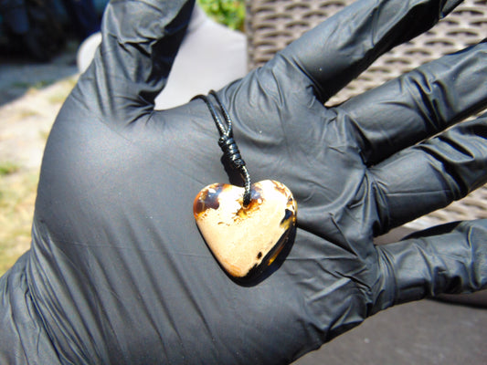 4 gr Heart Pendant Indonesian Amber for Healing PAA139