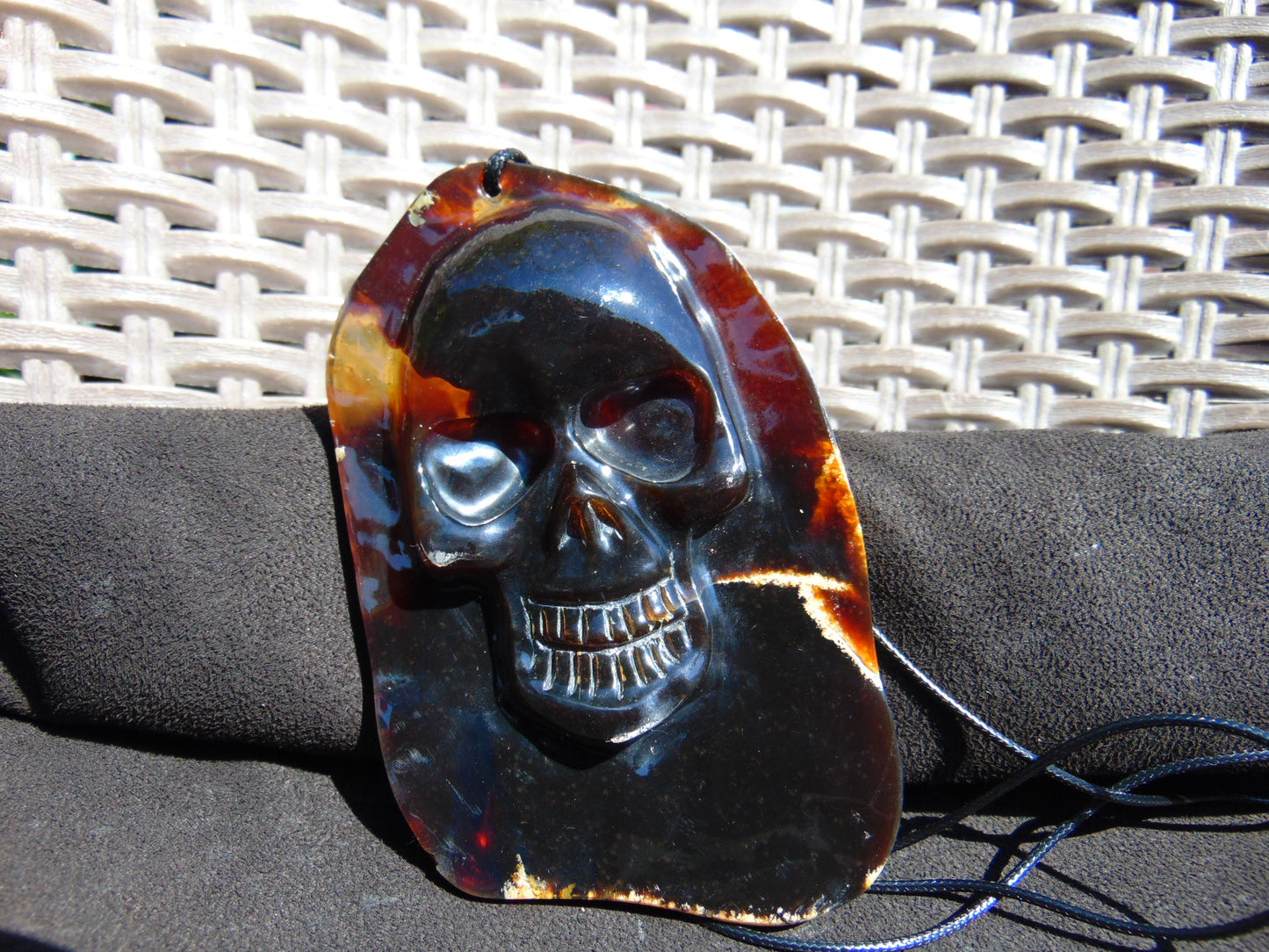 65 gr Skull carving Pendant Indonesian Amber for Healing S2D11