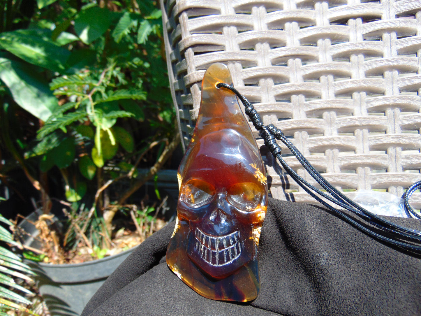 37 gr Skull carving Pendant Indonesian Amber for Healing S2D4