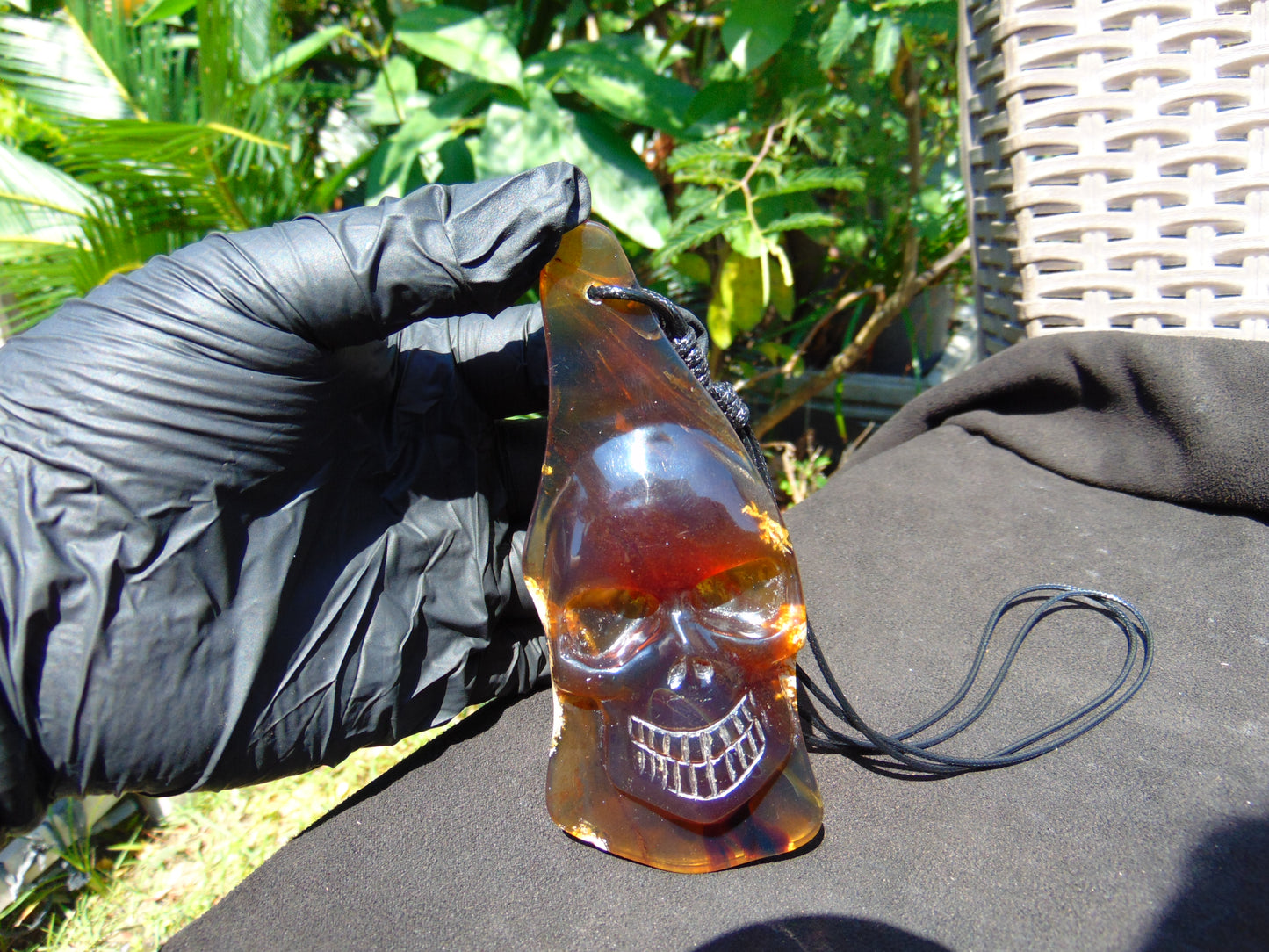 37 gr Skull carving Pendant Indonesian Amber for Healing S2D4