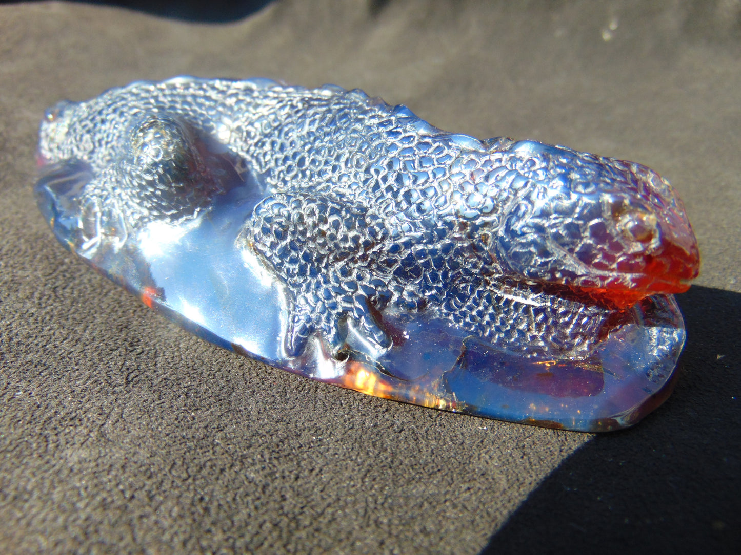 147 gr Iguana Carved 160x70x43 mm Indonesia Blue Amber AJ190