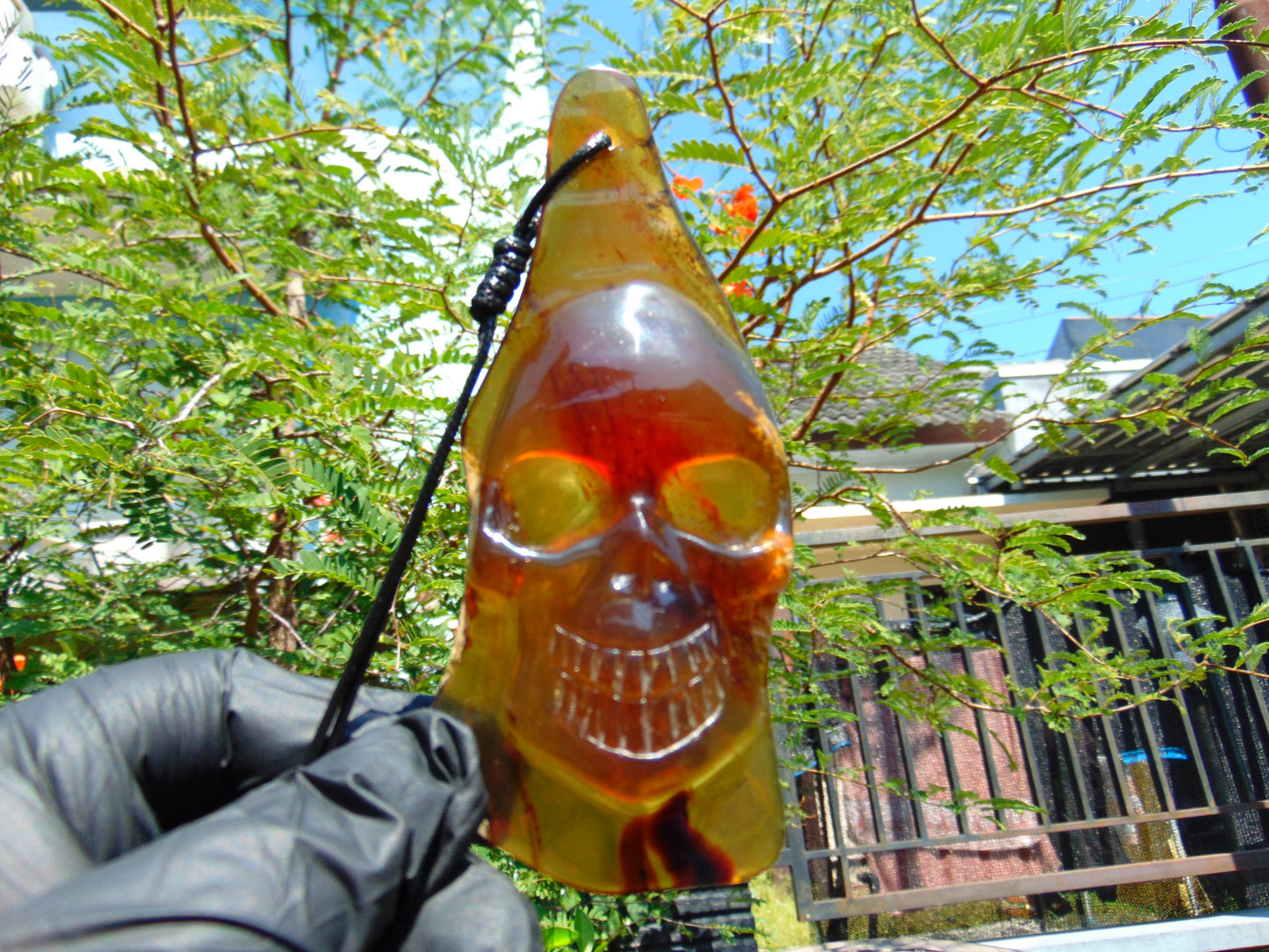 37 gr Skull carving Pendant Indonesian Amber for Healing S2D4
