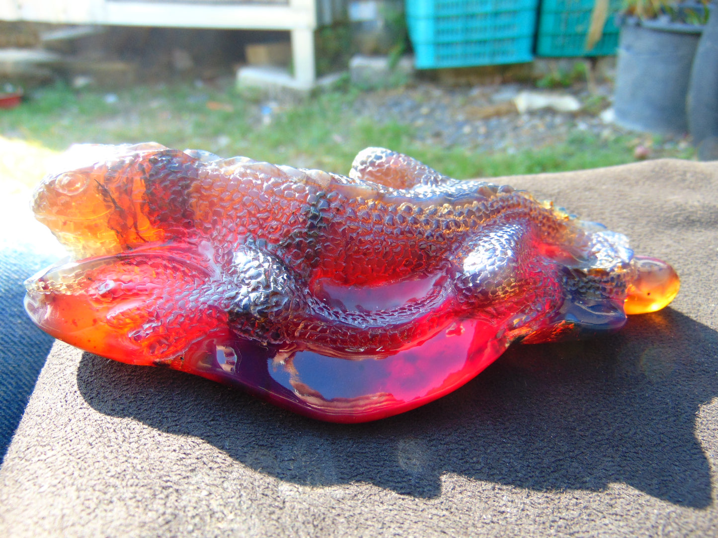 147 gr Iguana Carved 160x70x43 mm Indonesia Blue Amber AJ190