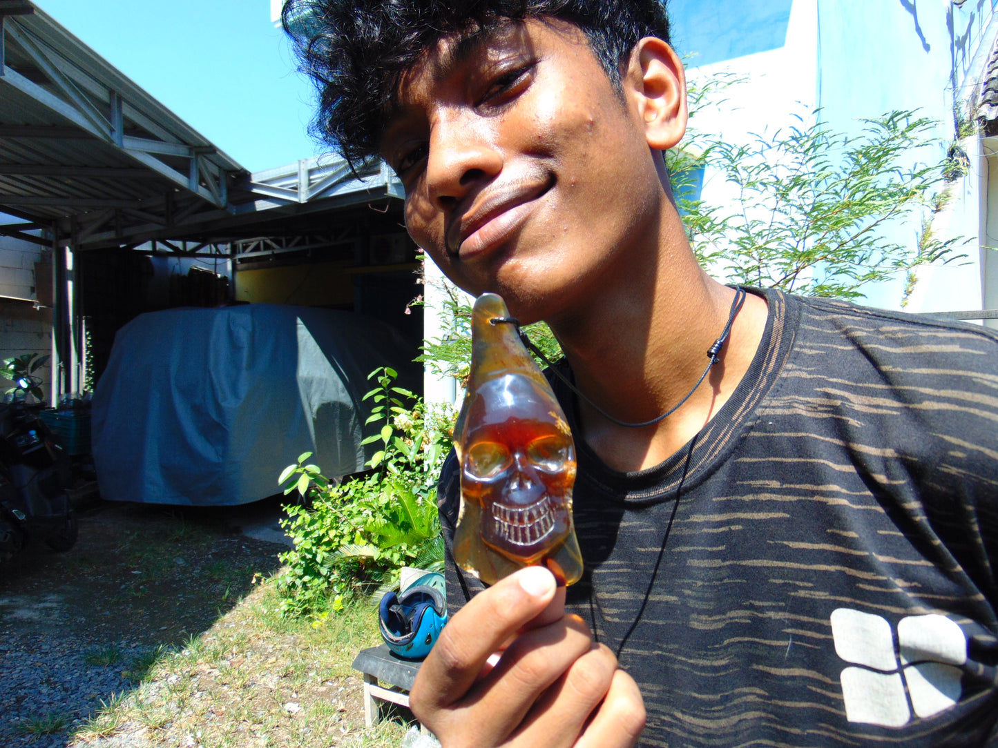 37 gr Skull carving Pendant Indonesian Amber for Healing S2D4