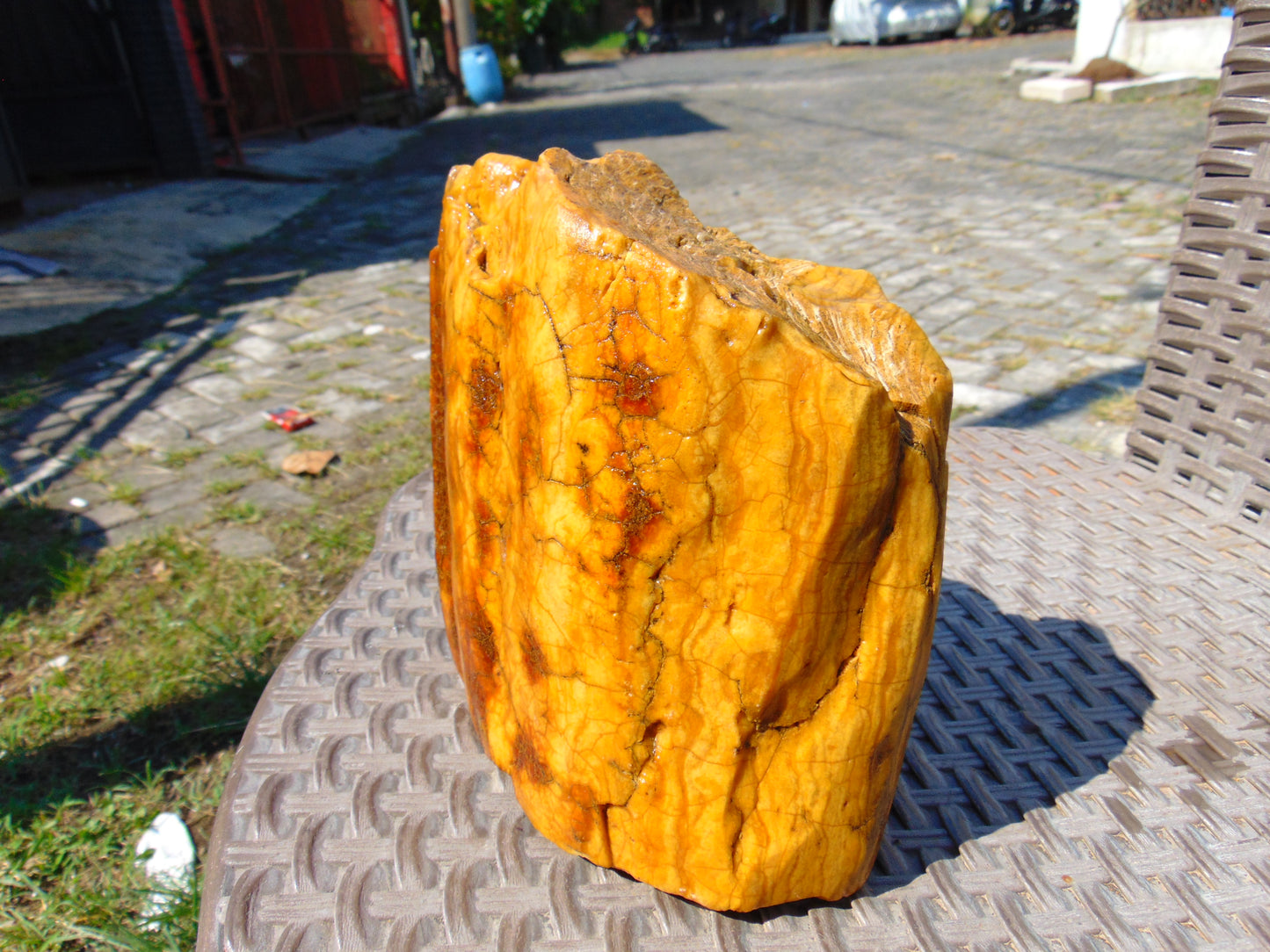 1.326 gram Polished Indonesia Yellow Fragrance Amber for Healing AYAR10