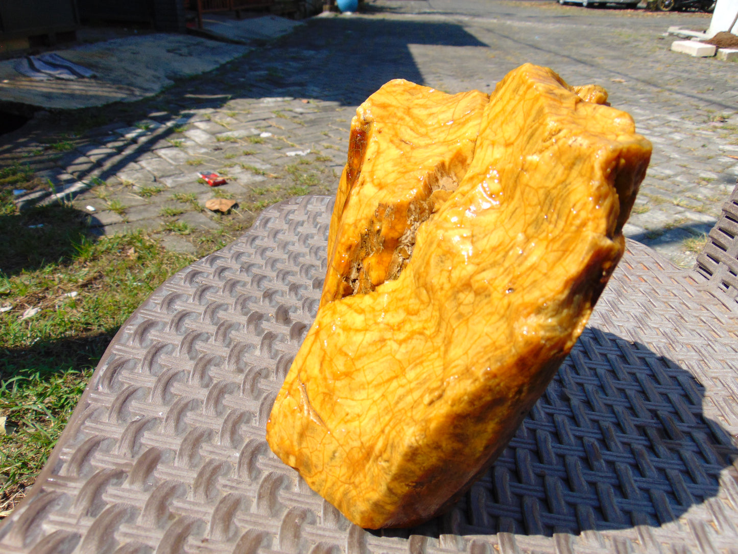 1.326 gram Polished Indonesia Yellow Fragrance Amber for Healing AYAR10