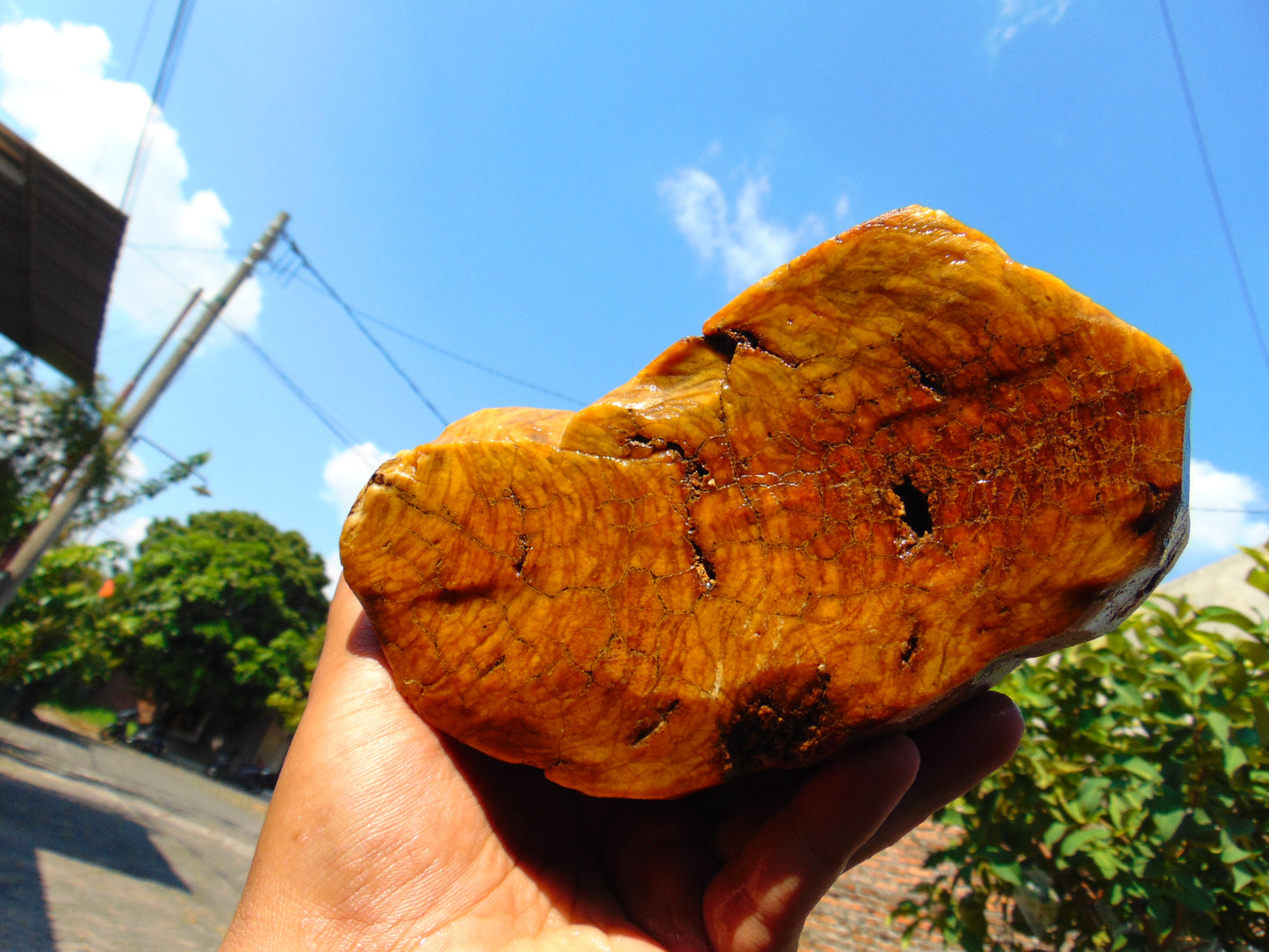 1.326 gram Polished Indonesia Yellow Fragrance Amber for Healing AYAR10