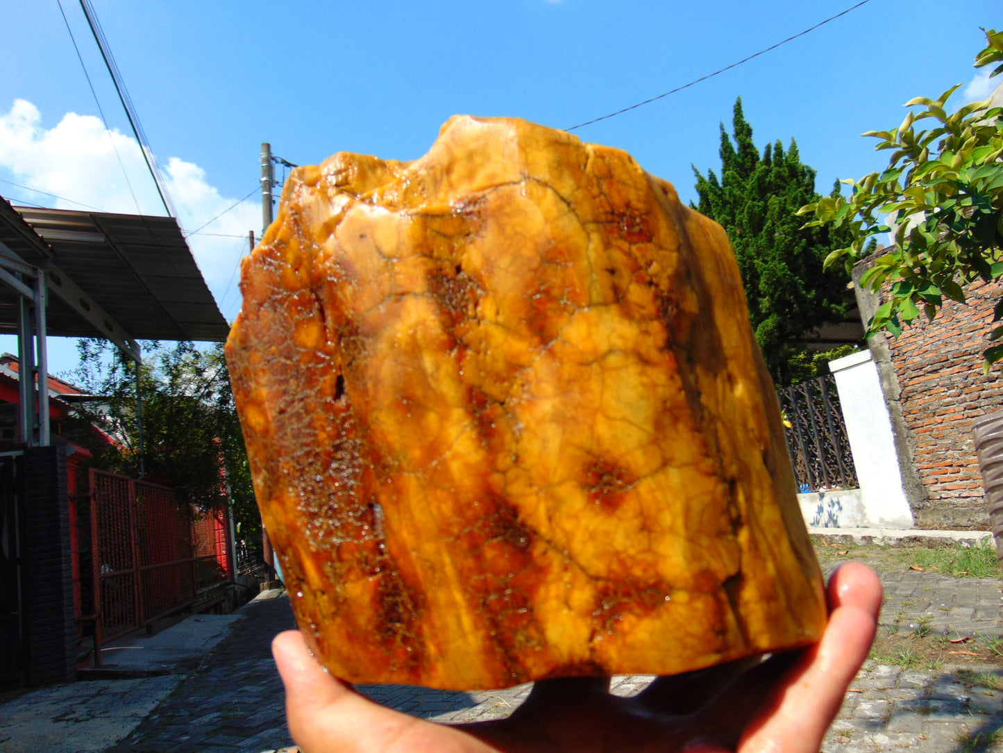 1.326 gram Polished Indonesia Yellow Fragrance Amber for Healing AYAR10