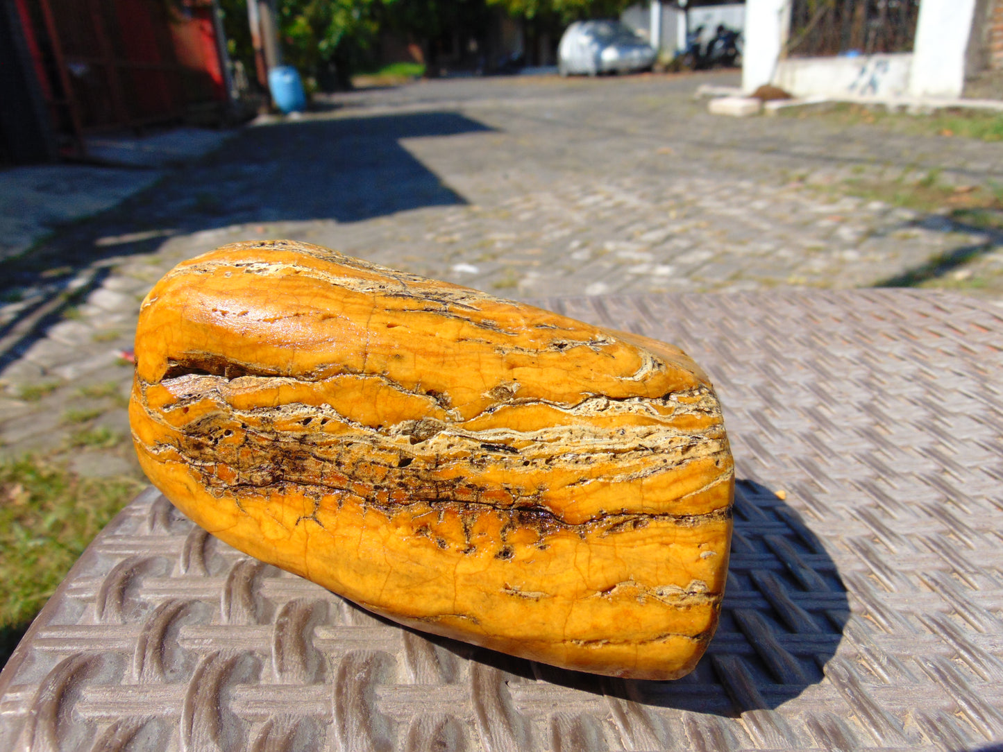 460 gram Polished Indonesia Yellow Fragrance Amber for Healing AYAR05