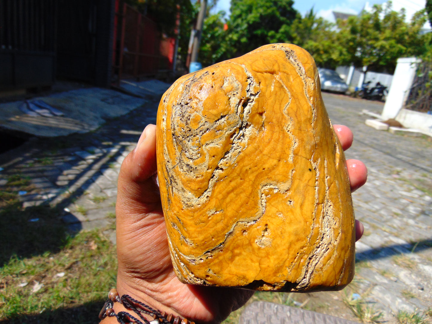 460 gram Polished Indonesia Yellow Fragrance Amber for Healing AYAR05