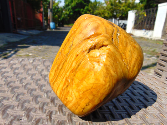 488 gram Polished Indonesia Yellow Fragrance Amber for Healing AYAR07