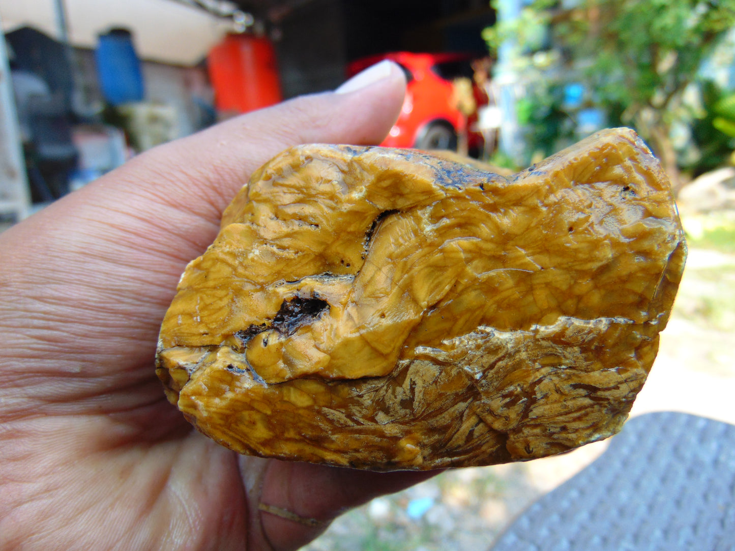 324 gram Polished Indonesia Yellow Aromatic Amber for Healing AY26M137