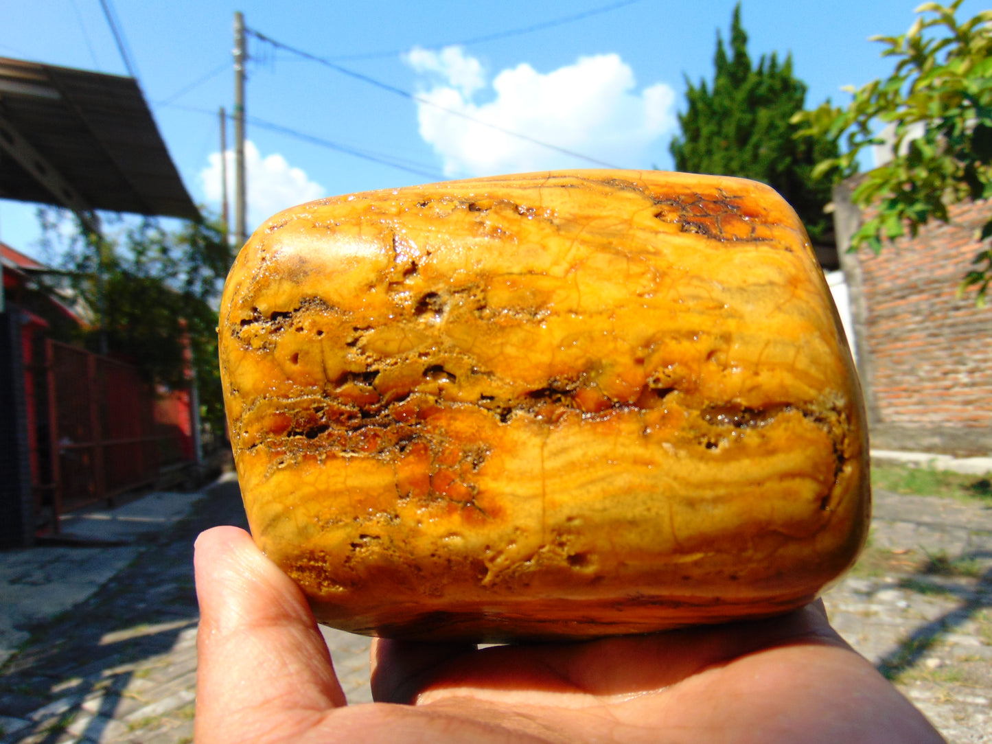 488 gram Polished Indonesia Yellow Fragrance Amber for Healing AYAR07