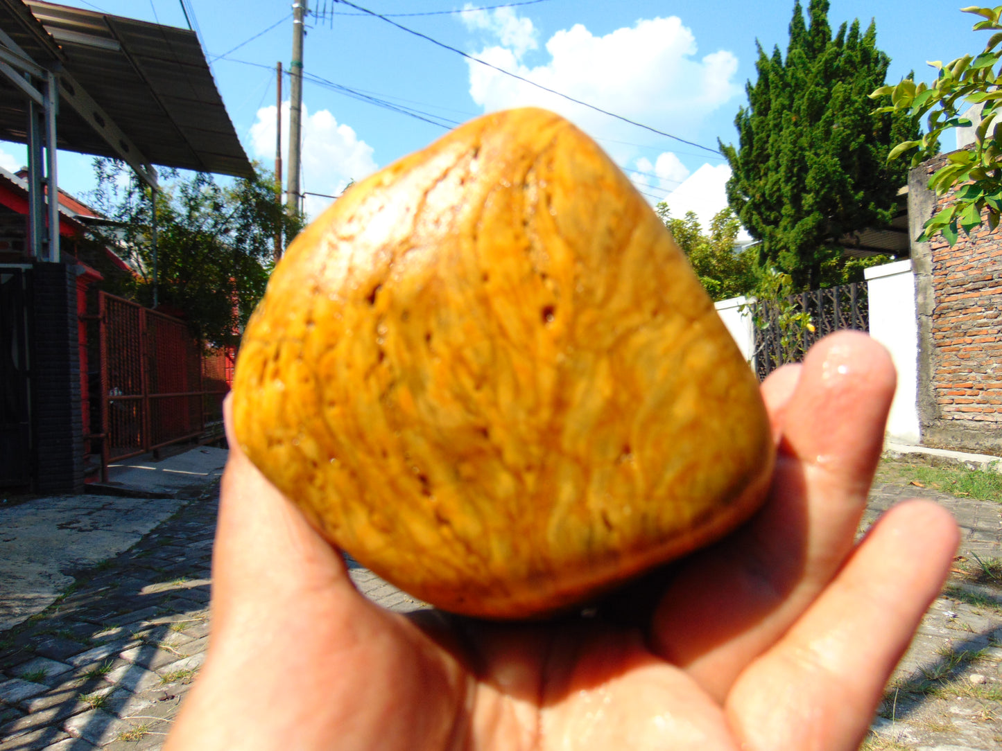 488 gram Polished Indonesia Yellow Fragrance Amber for Healing AYAR07