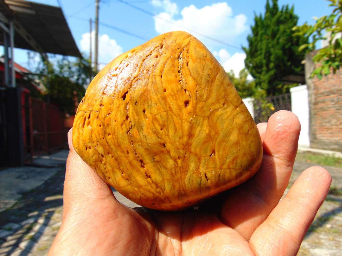 488 gram Polished Indonesia Yellow Fragrance Amber for Healing AYAR07