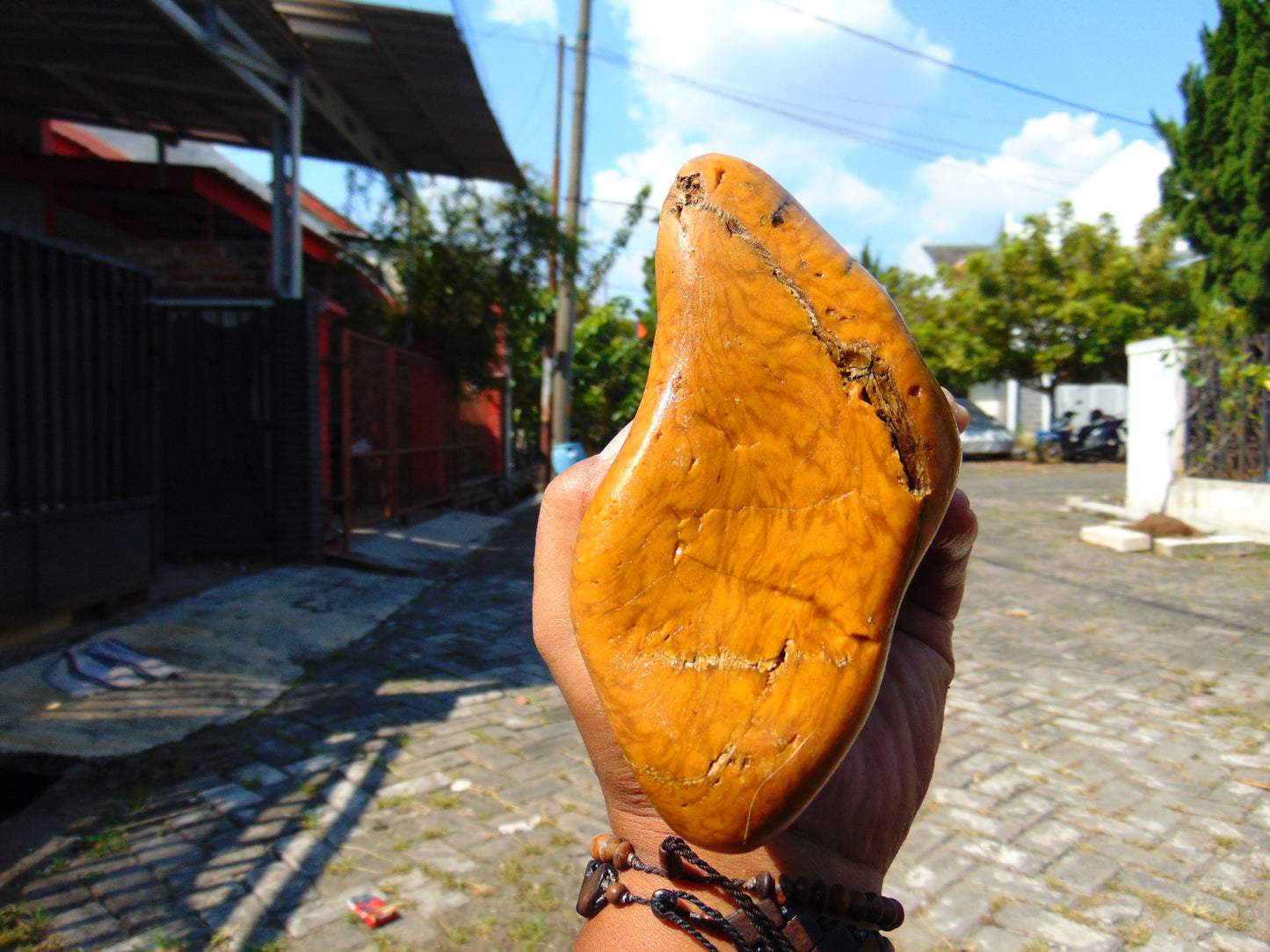 343 gram Polished Indonesia Yellow Fragrance Amber for Healing KM10