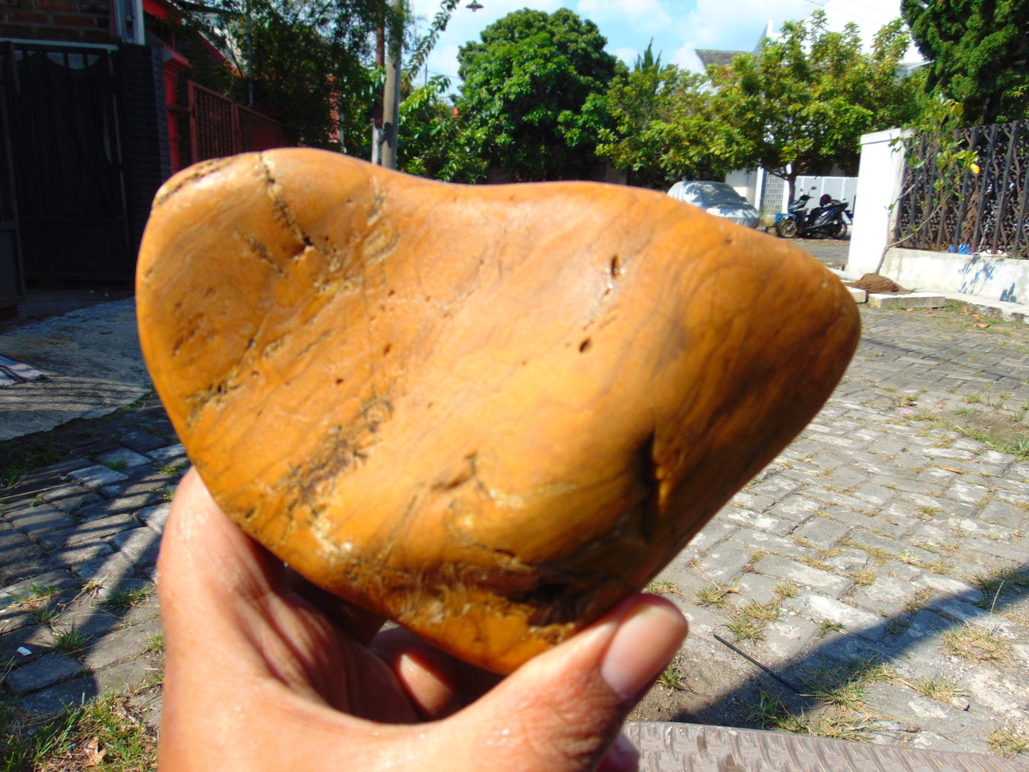 343 gram Polished Indonesia Yellow Fragrance Amber for Healing KM10