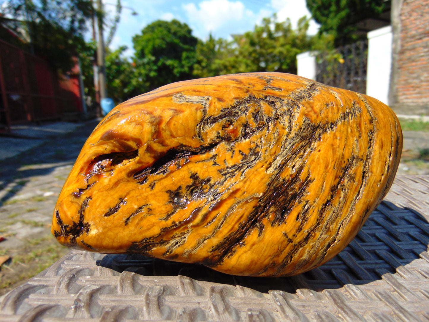 462 gram Polished Indonesia Yellow Fragrance Amber for Healing AYAR06