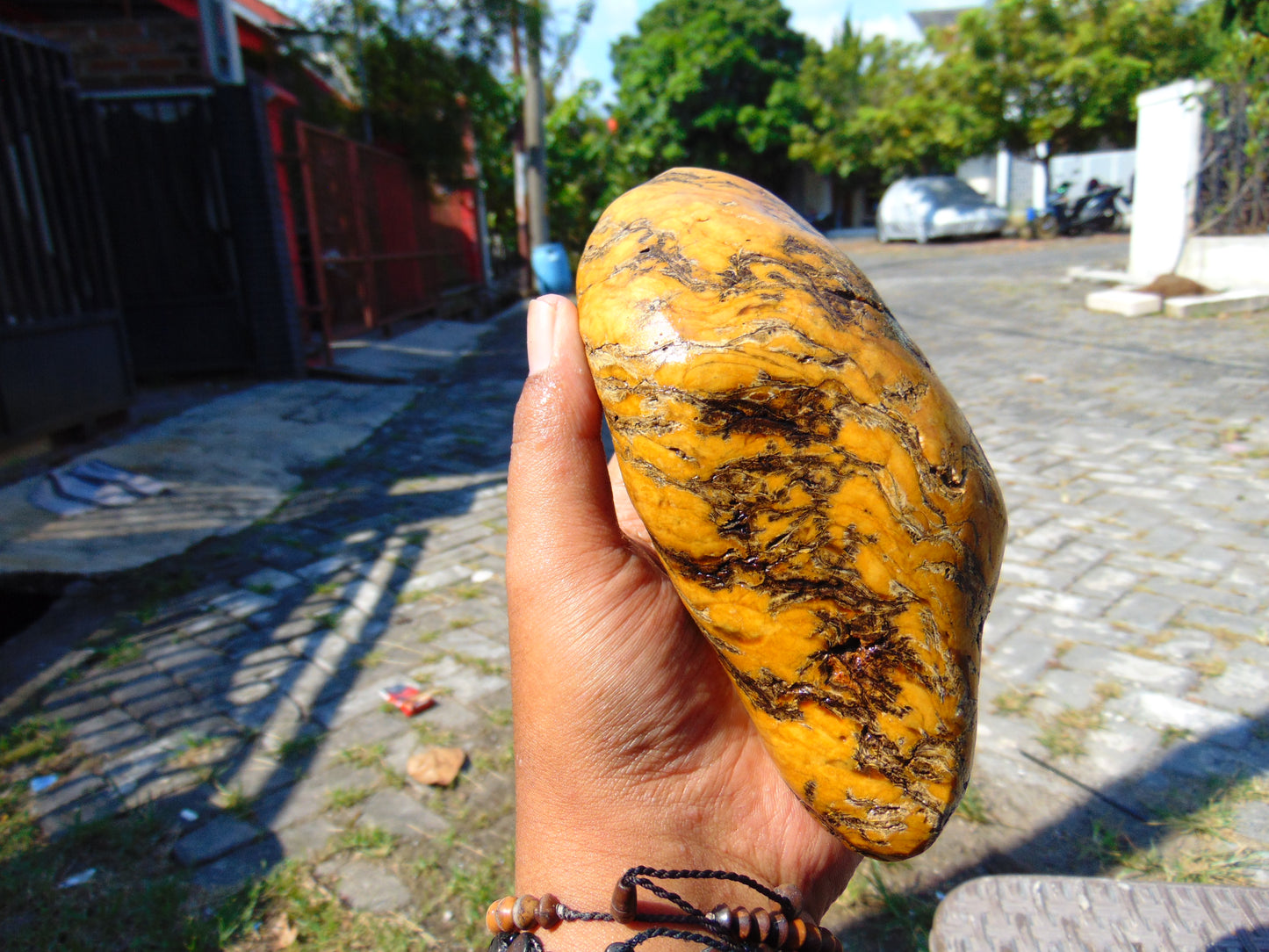 462 gram Polished Indonesia Yellow Fragrance Amber for Healing AYAR06