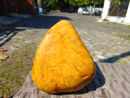 198 gram Polished Indonesia Yellow Fragrance Amber for Healing KM1