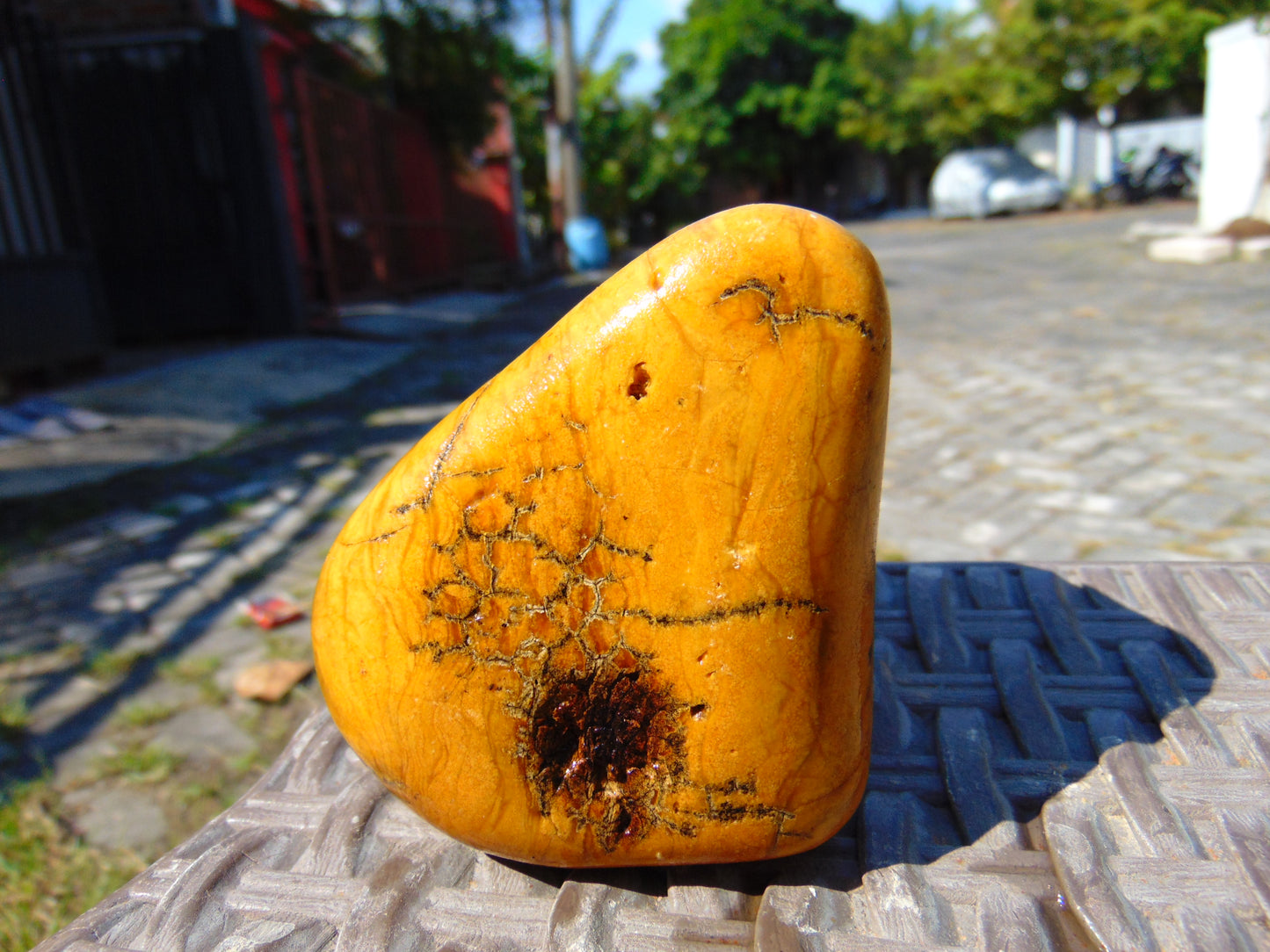 198 gram Polished Indonesia Yellow Fragrance Amber for Healing KM1